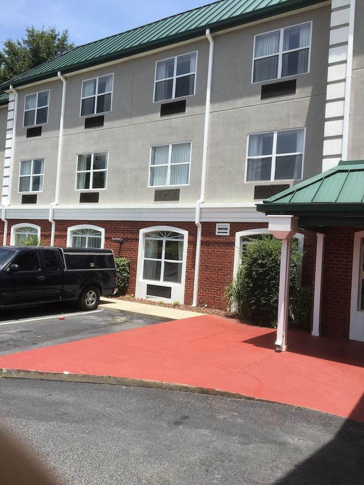Baymont By Wyndham Sumter Hotel Buitenkant foto