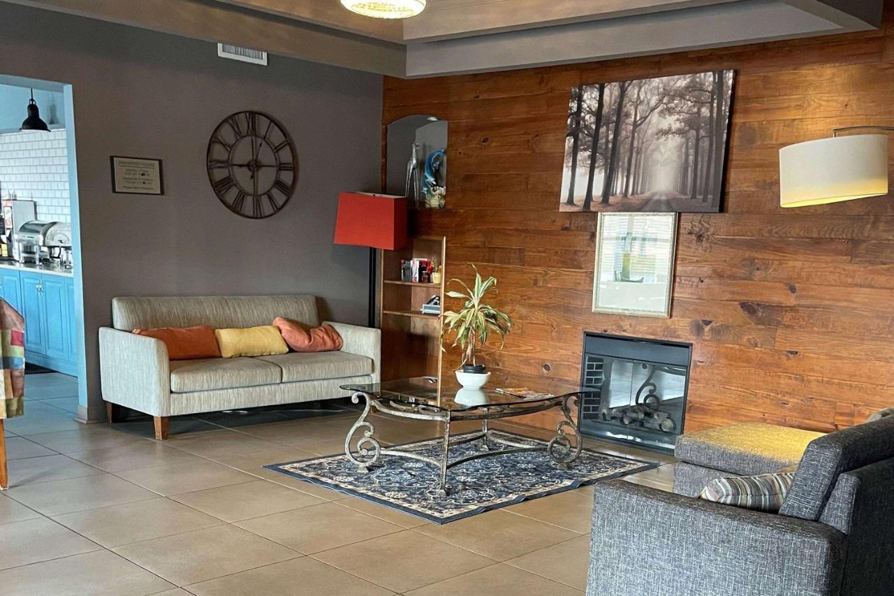 Baymont By Wyndham Sumter Hotel Buitenkant foto