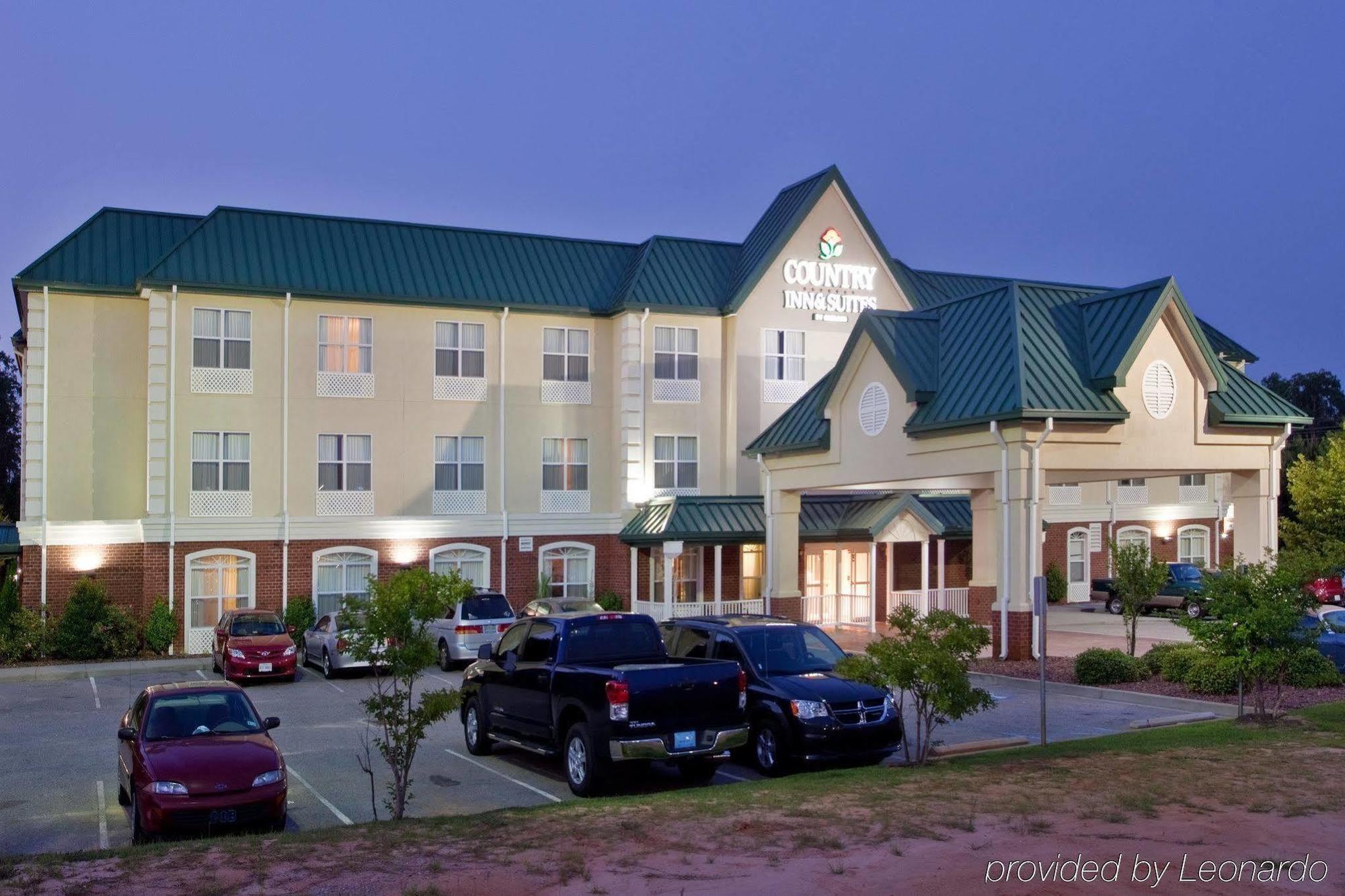 Baymont By Wyndham Sumter Hotel Buitenkant foto